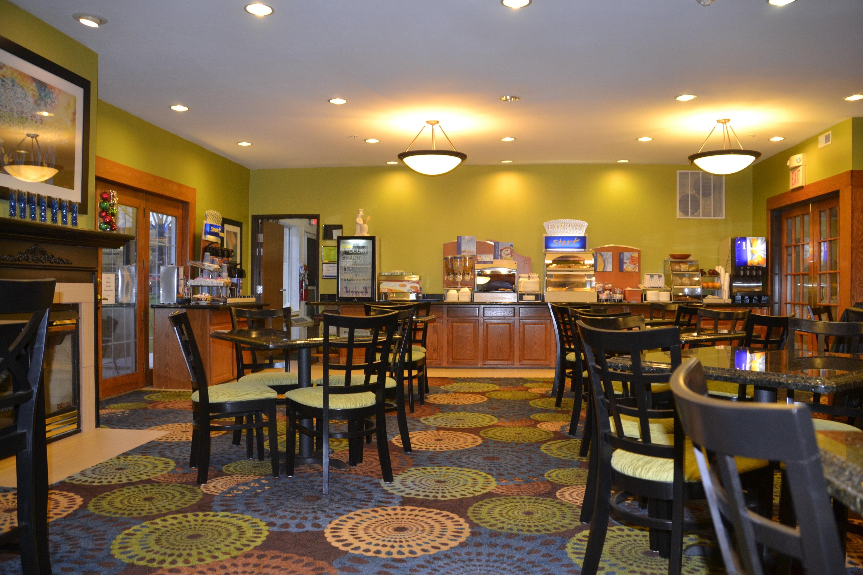 Holiday Inn Express Hotel & Suites Bloomington-Normal University Area By Ihg Exterior photo