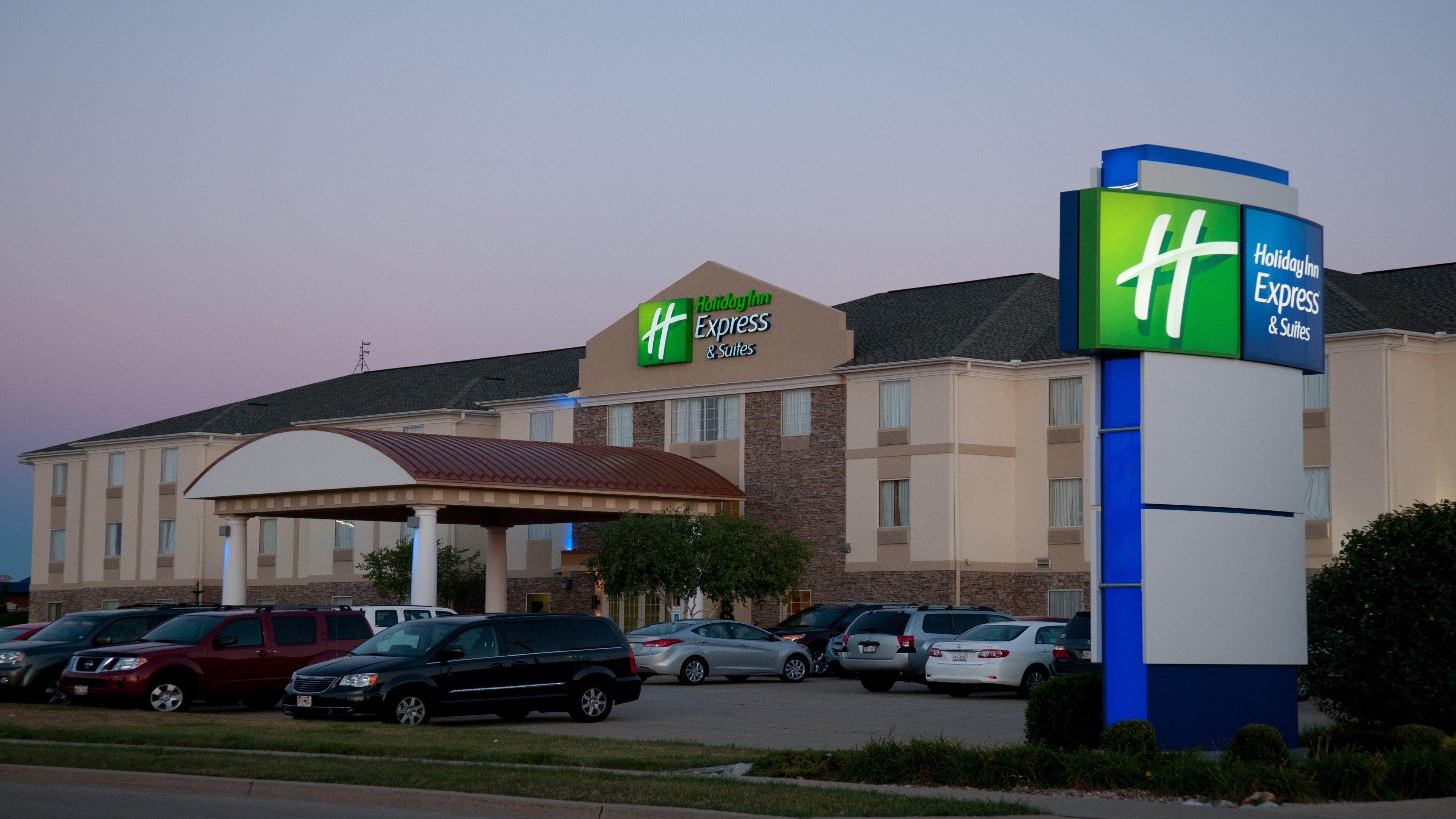 Holiday Inn Express Hotel & Suites Bloomington-Normal University Area By Ihg Exterior photo