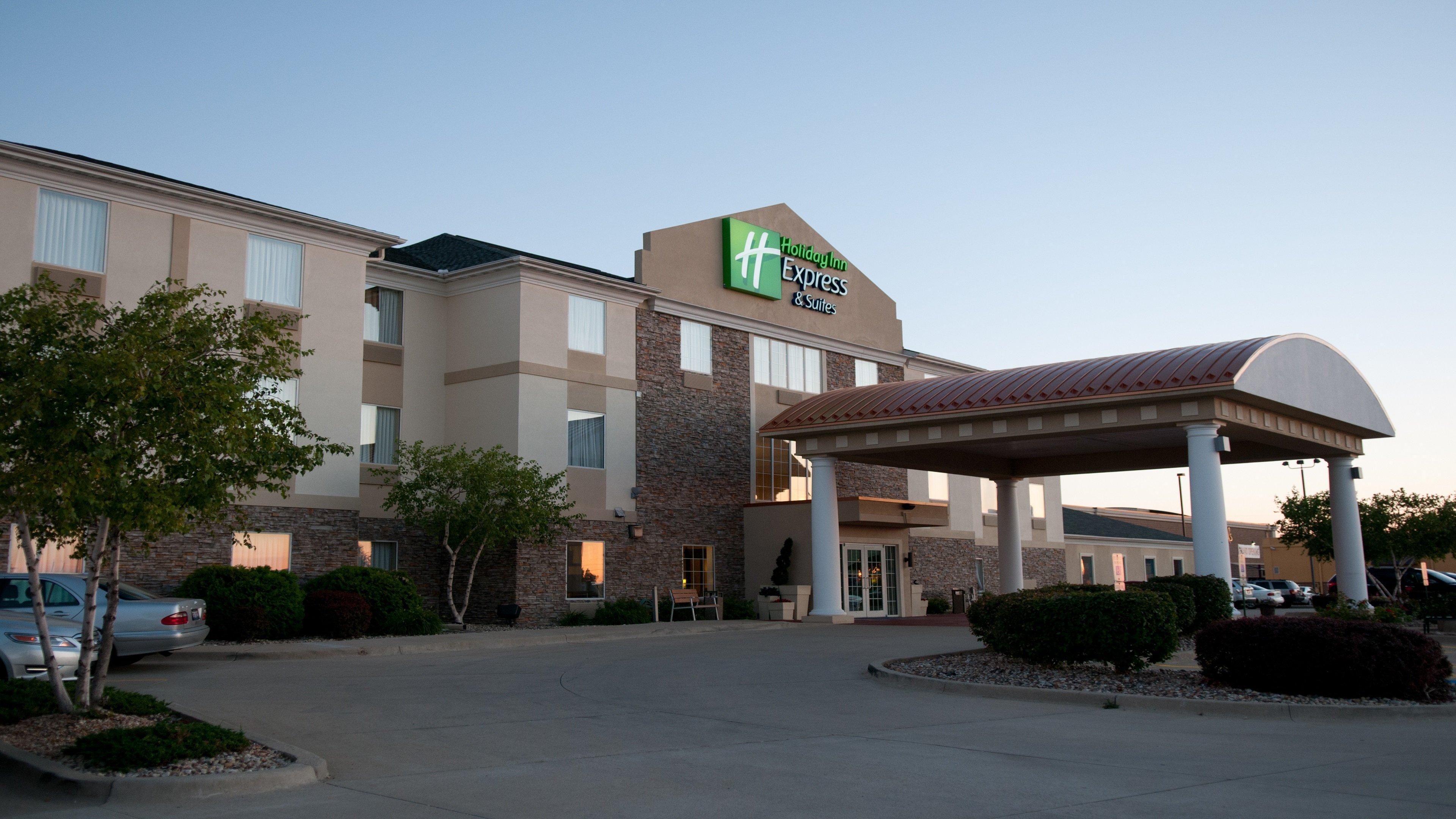 Holiday Inn Express Hotel & Suites Bloomington-Normal University Area By Ihg Exterior photo