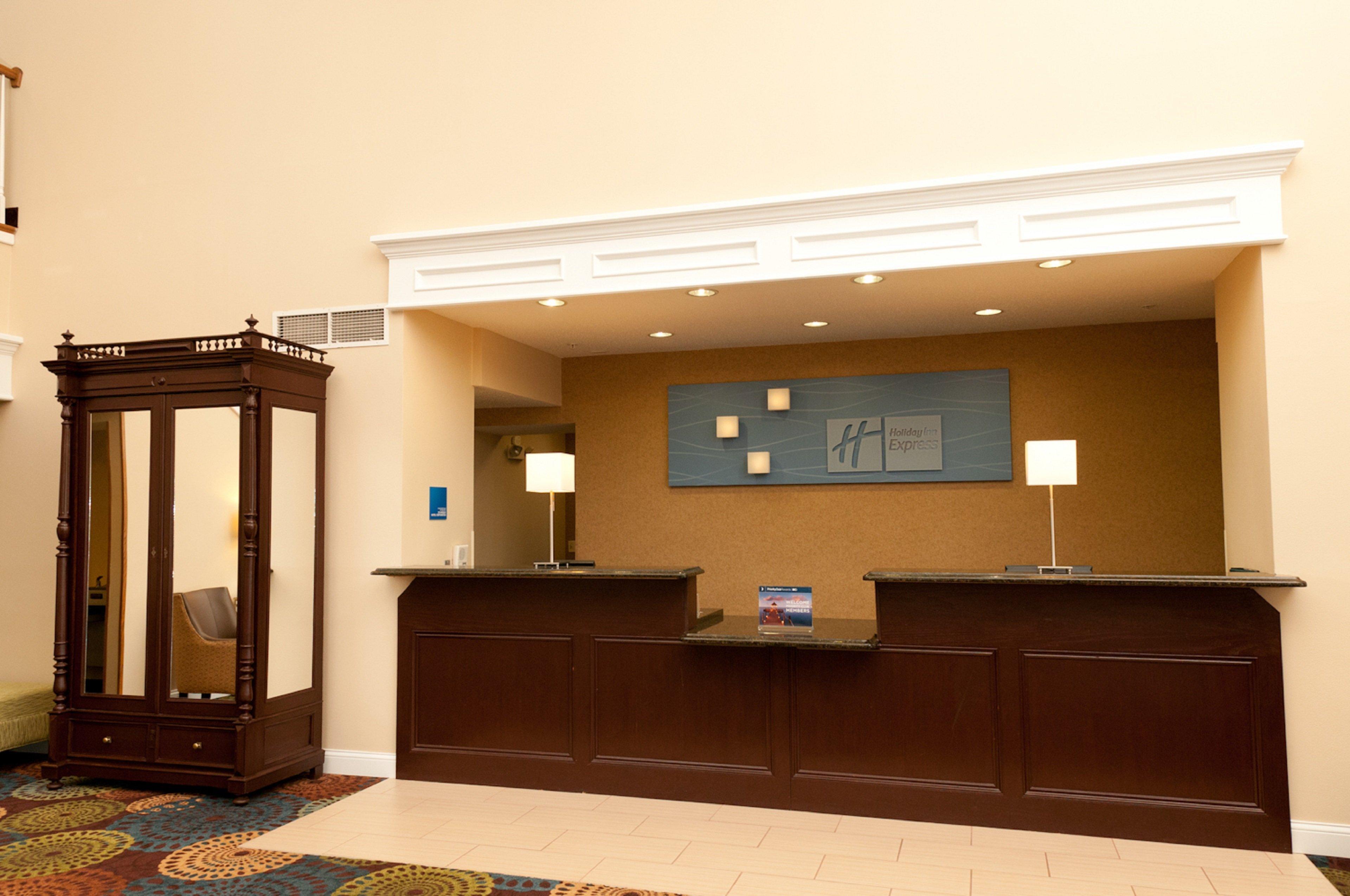 Holiday Inn Express Hotel & Suites Bloomington-Normal University Area By Ihg Exterior photo